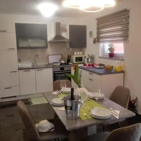 Apartma Nada, Tu Boste V Centru Poletnega Utripa * Pula