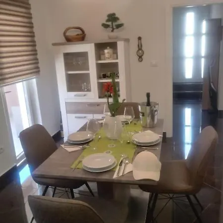 Apartma Nada, Tu Boste V Centru Poletnega Utripa Apartamento *