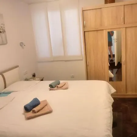 Apartma Nada, Tu Boste V Centru Poletnega Utripa * プーラ