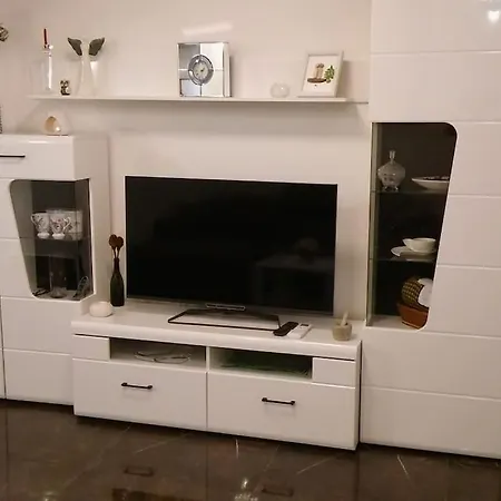 Apartma Nada, Tu Boste V Centru Poletnega Utripa プーラ