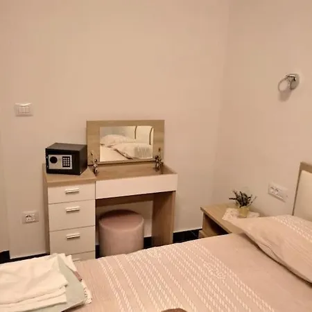 Apartma Nada, Tu Boste V Centru Poletnega Utripa アパート プーラ