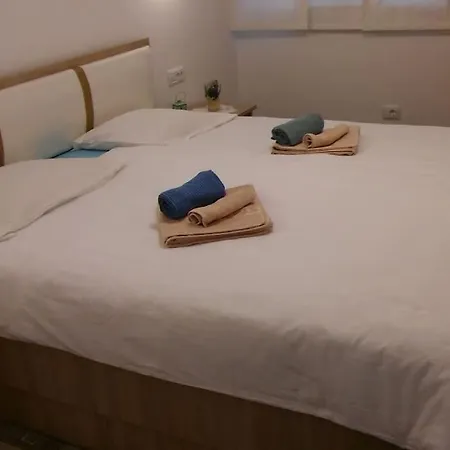 Apartma Nada, Tu Boste V Centru Poletnega Utripa * プーラ